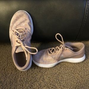 Nike Women’s Running Shoe 6.5